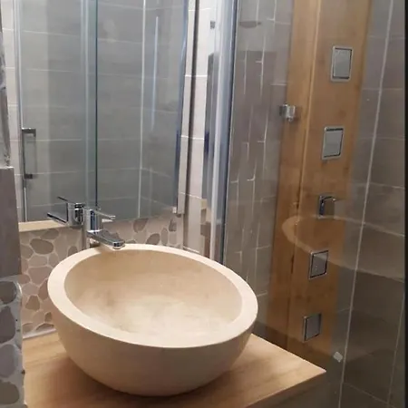 Climatise Vue Avec Piscine *